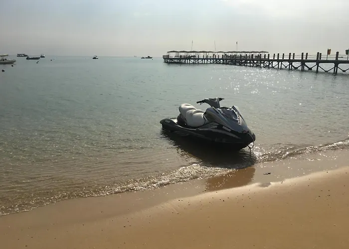 Beachfront 4 Bedrooms L Paradise Sea View Garden Apartment *
