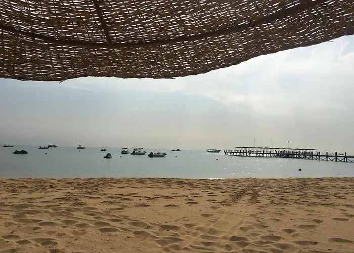 Beachfront 4 Bedrooms L Paradise Sea View Garden * Ain Sukhna