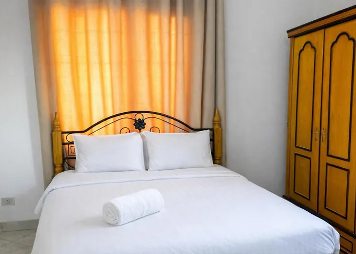 Beachfront 4 Bedrooms L Paradise Sea View Garden Apartment *