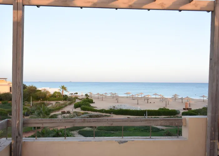 Beachfront 4 Bedrooms L Paradise Sea View Garden Apartment Ain Sukhna
