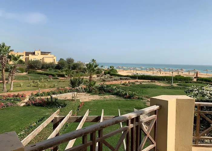 Beachfront 4 Bedrooms L Paradise Sea View Garden Apartment