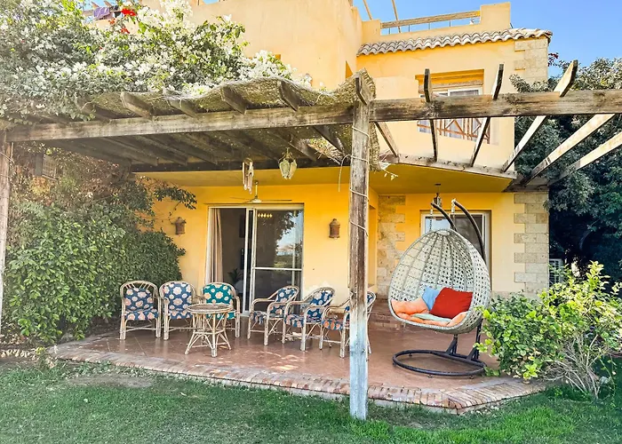 Beachfront 4 Bedrooms L Paradise Sea View Garden Apartment